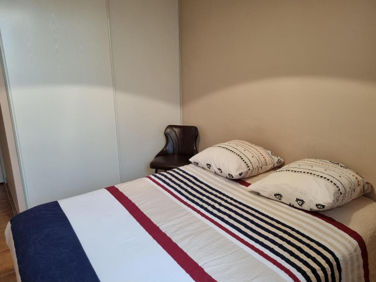 Appartement 1 Chambre Avec Piscine Uzès Esterno foto